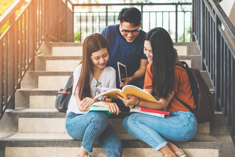 成都高铁乘务学校成都高铁_成都高铁乘务学院简介