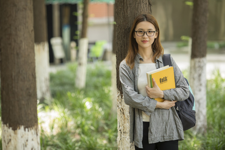 甘孜州泸定县甘孜职业学校好不好，学校怎么样？