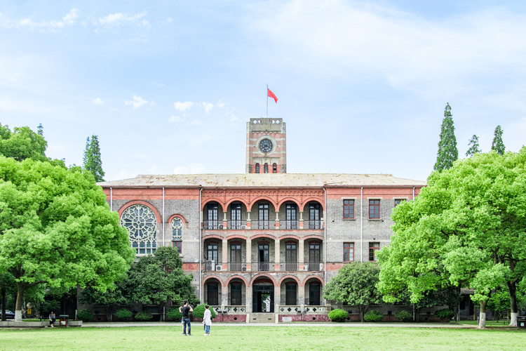 四川国际标榜学校学费_四川国际标榜学校学费多少