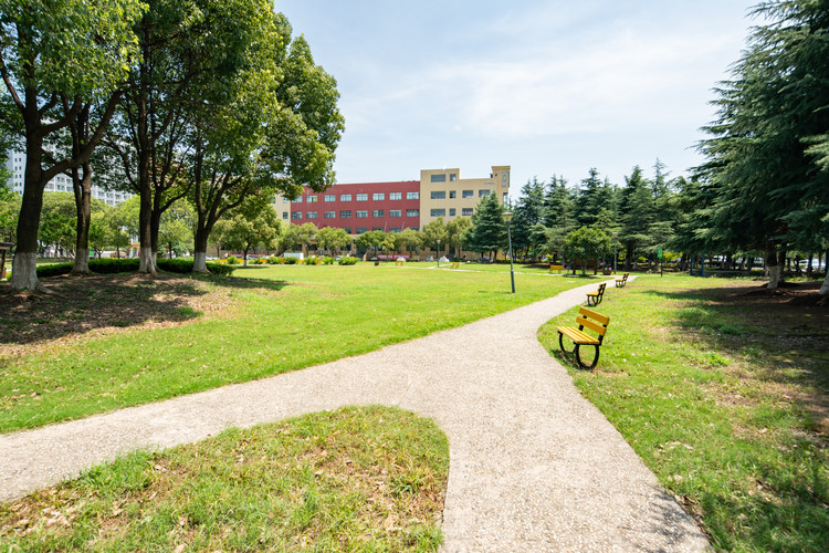 四川大学华西公共卫生学院院办联系电话